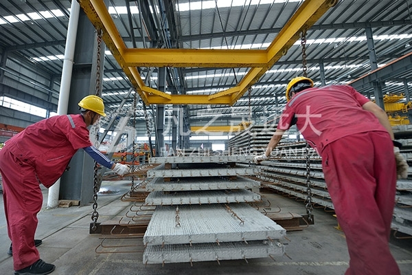 對(duì)比裝配式建筑公司，哪家施工更快？